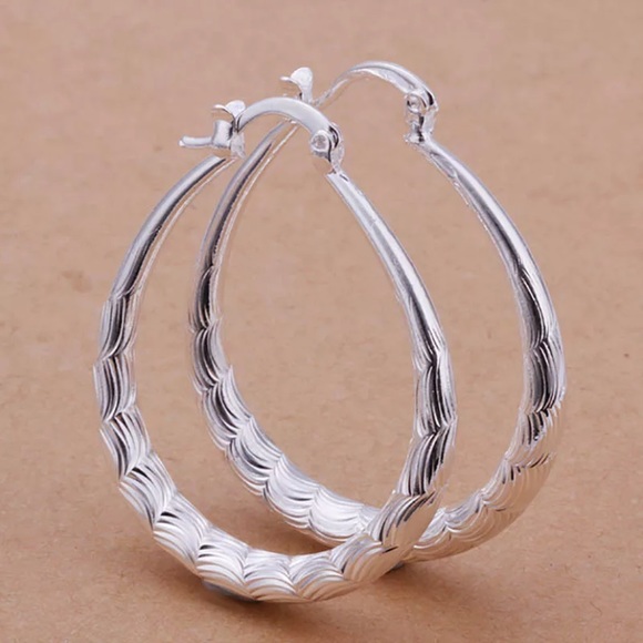 Silver Teardrop Hoop earrings NEW 🌷 - Picture 3 of 3